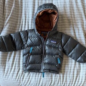 Patagonia Charcoal Puffer Jacket with Blue Accents